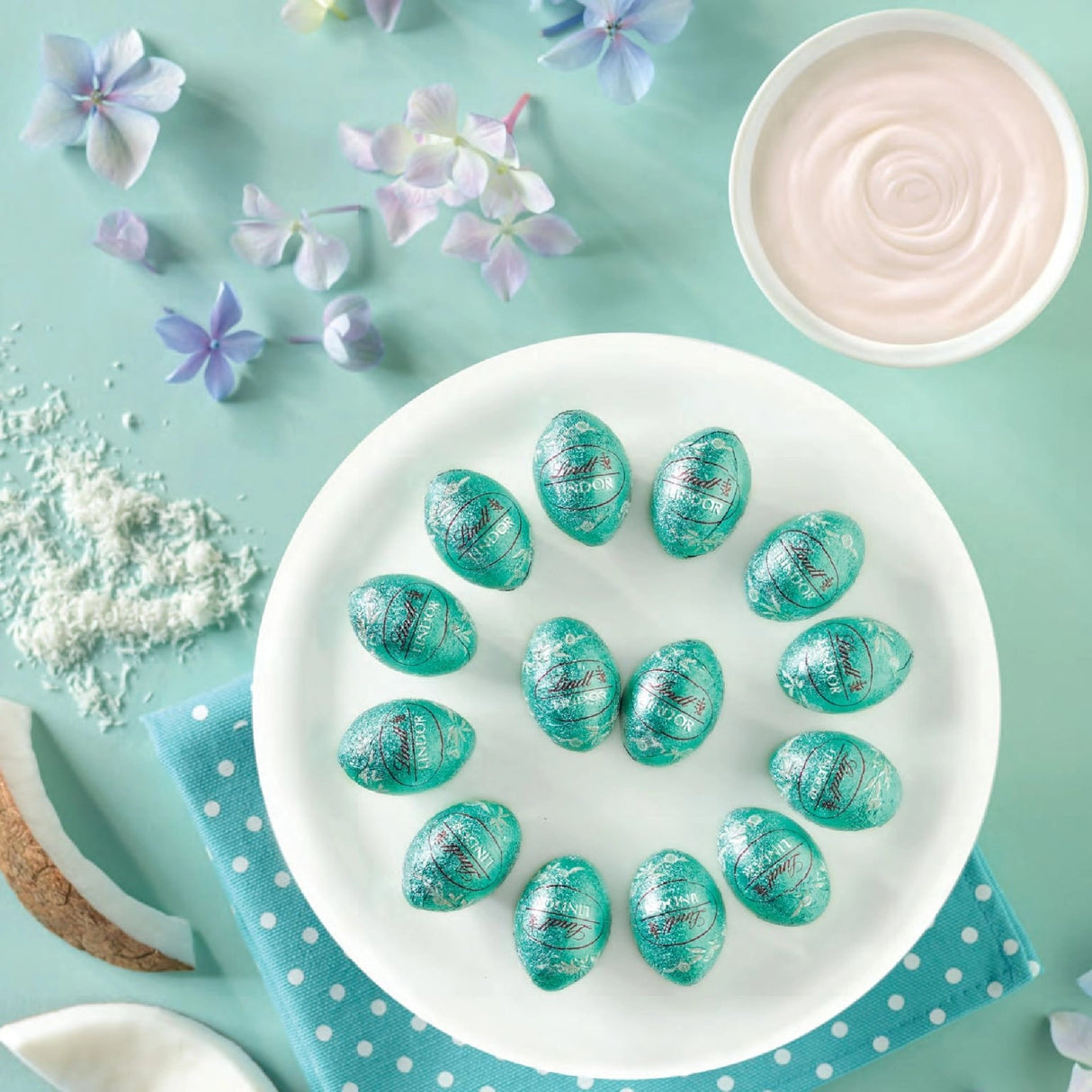 Lindt Lindor Milk Chocolate and Coconut Eggs 500 Gr