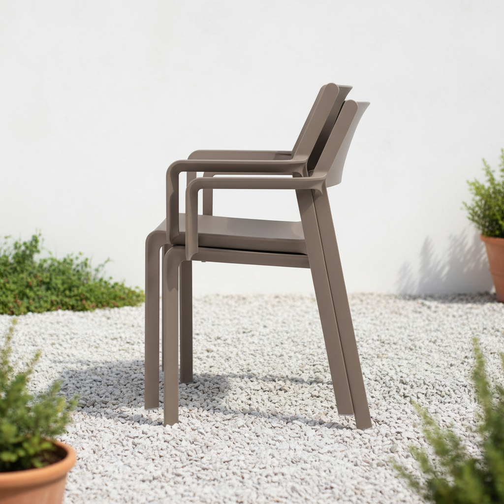 Due sedie Trill Armchair impilate - location aggiunta