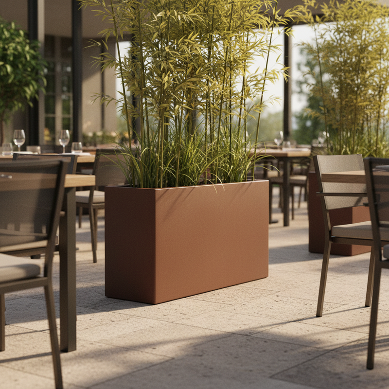 Arreda outdoor con il vaso alto TeraPlast Schio Tower Bronzo, resina riciclabile 80×40×H70 cm, 52 lt, UV e gelo –30/+60 °C.