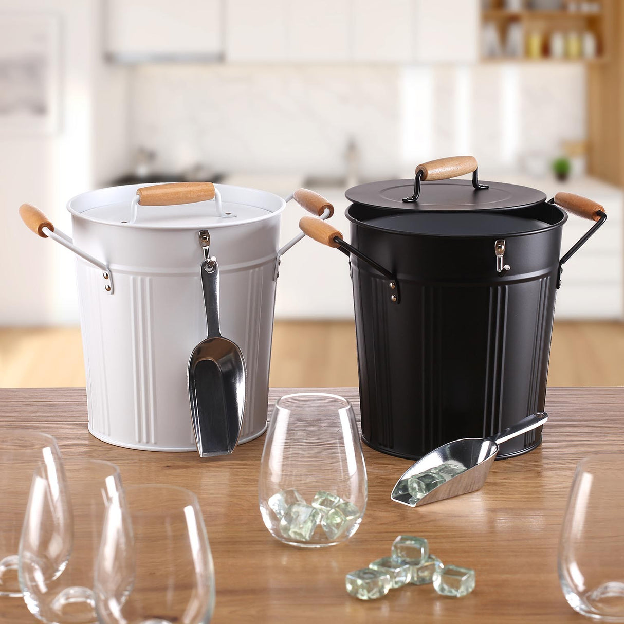 versa versa secchiello ghiaccio d 162 cm h 225 cm con coperchio e cucchiaio acciaio nero ean 8420327566591