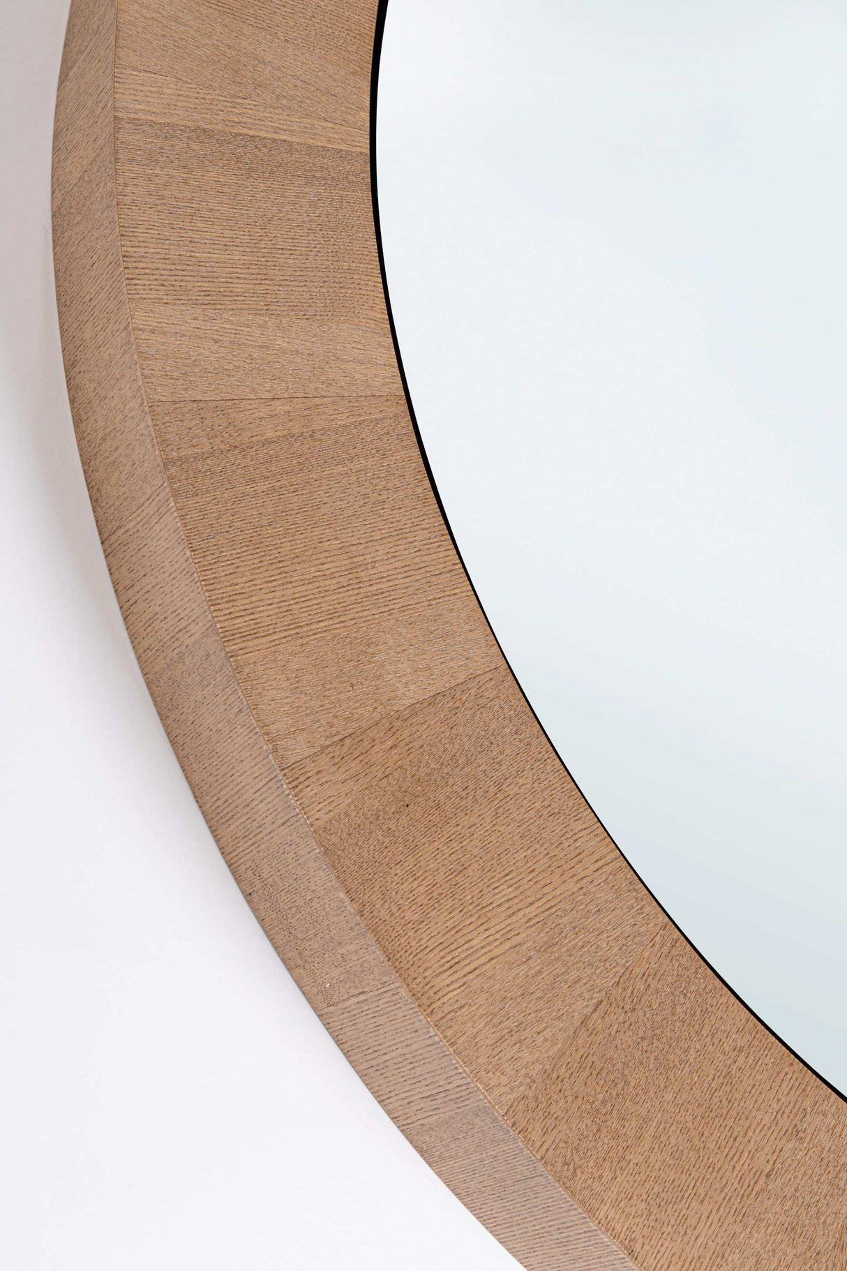 bizzotto bizzotto specchio con cornice amyris d 127 cm l 8 cm legno frassino ean 8051836762183