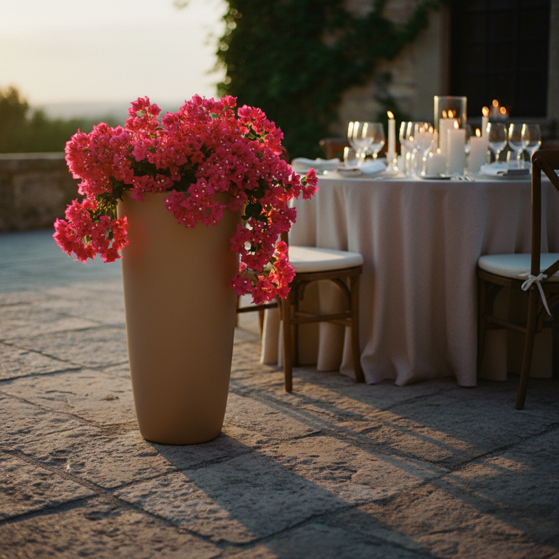 Arreda con il vaso colonna TeraPlast Dafne 50 Cappuccino, resina riciclabile Ø50×H99 cm, 46 lt, indoor/outdoor. Design slanciato.