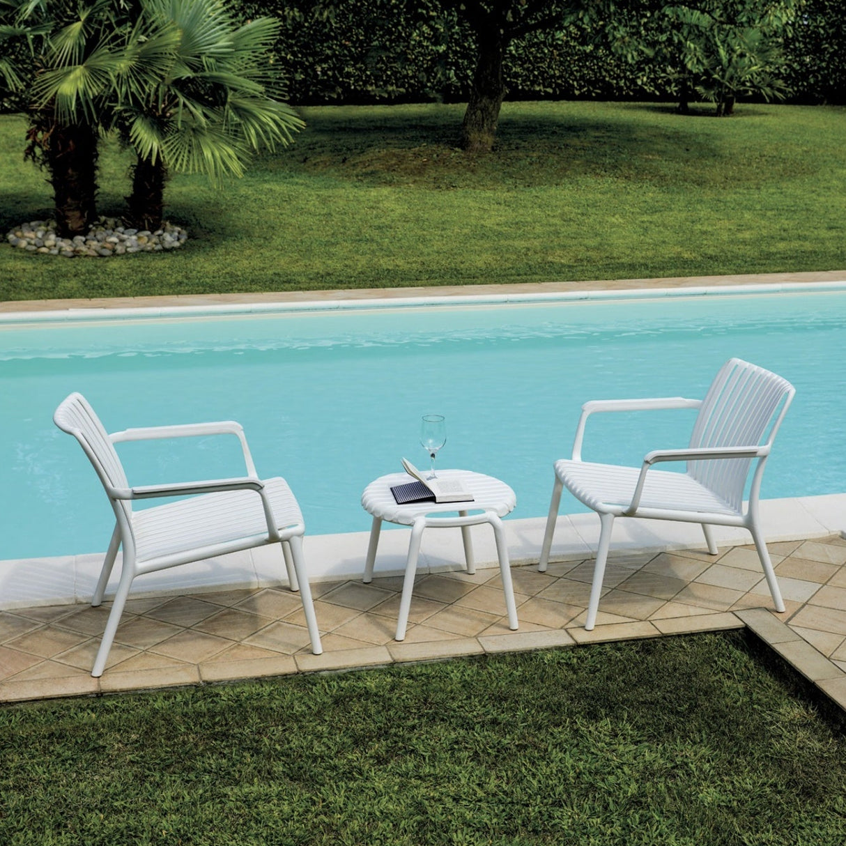 moia greenwood moia greenwood poltrona balcony set valencia resina bianco poltrona outdoor impilabile in polipropilene resistente uv ean 8013054838118