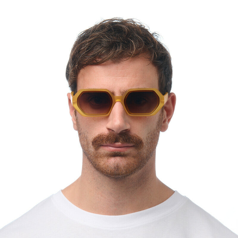 okkia okkia occhiale da sole premontato esagonale mod andrea soft touch translucent yellow lenti gradiente marrone ean 8056211375613