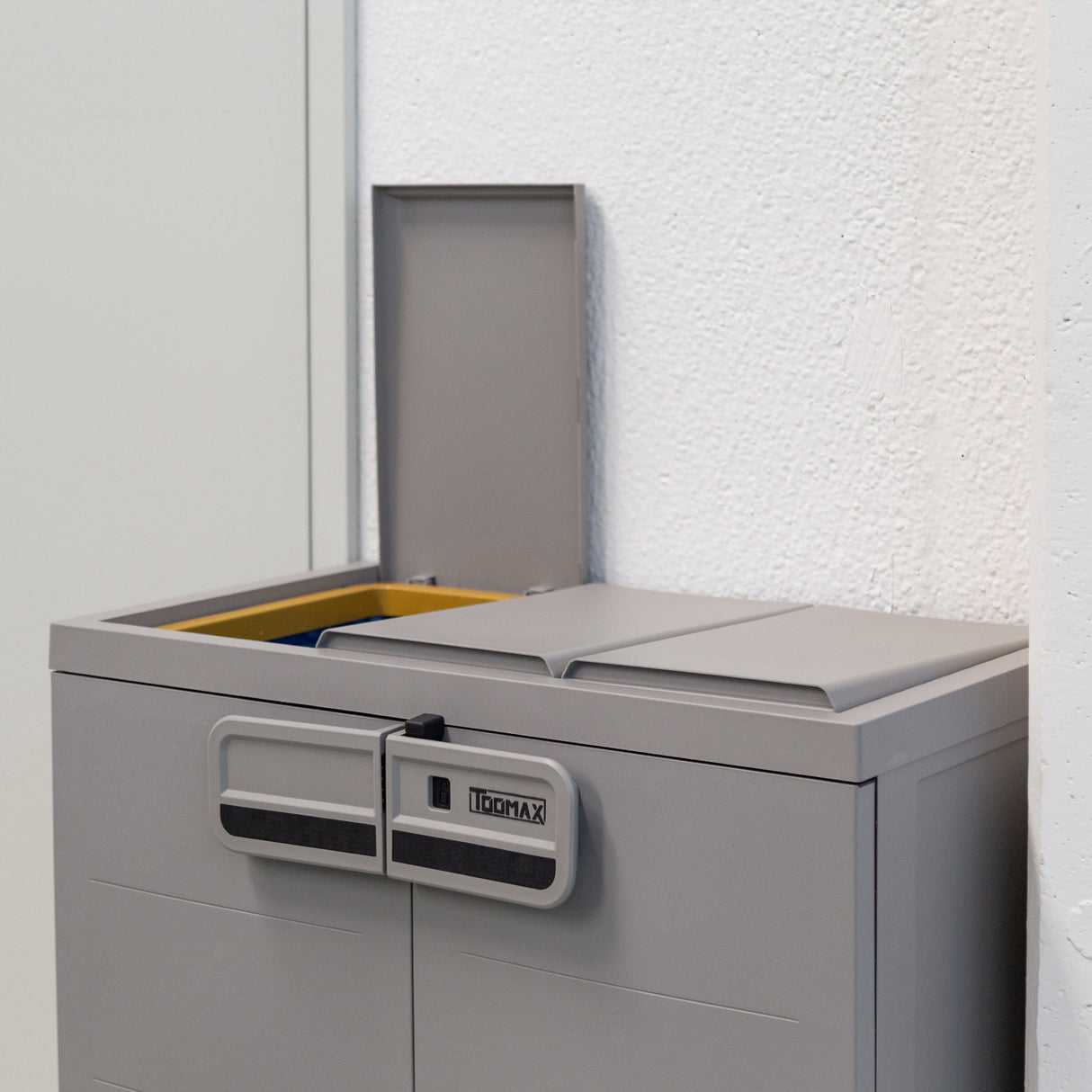 toomax toomax armadio 2 ante second life 66 x 40 cm h 88 cm grigio tortora mobile multiuso in plastica riciclata ean 8009371904551