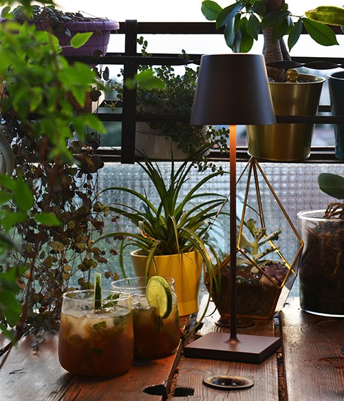 immagine-3-zafferano-poldina-pro-corten-lampada-da-tavolo-in-alluminio-h38-ean-8056300196457