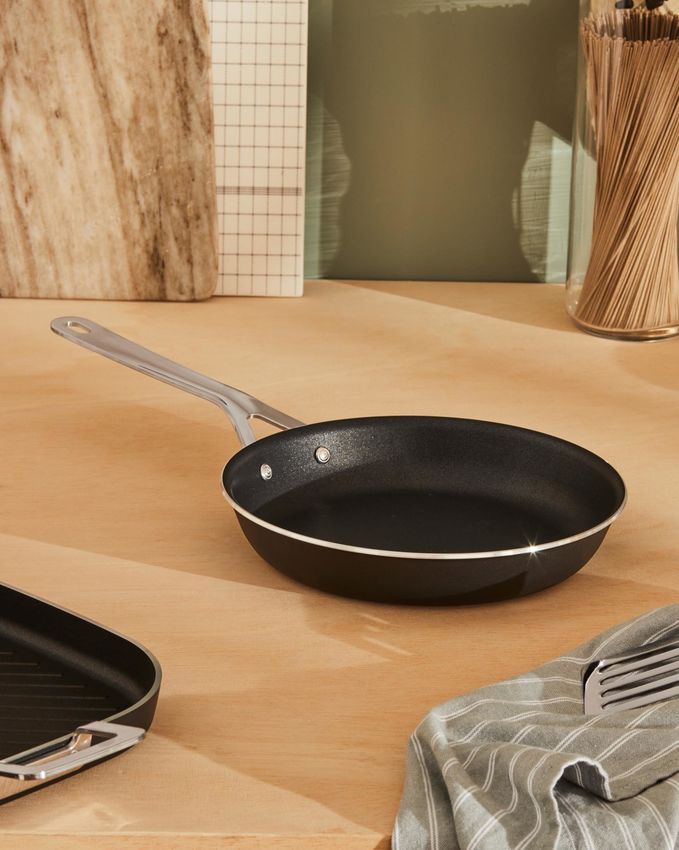 alessi alessi pots pans padella d 16 cm con manico nero ean 8003299496723