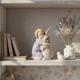 Decora casa con la statuina Arpimex Bimba con Coniglio Lavanda, resina 16×10 H 21 cm. Regalo Pasqua originale ean 8018318689697