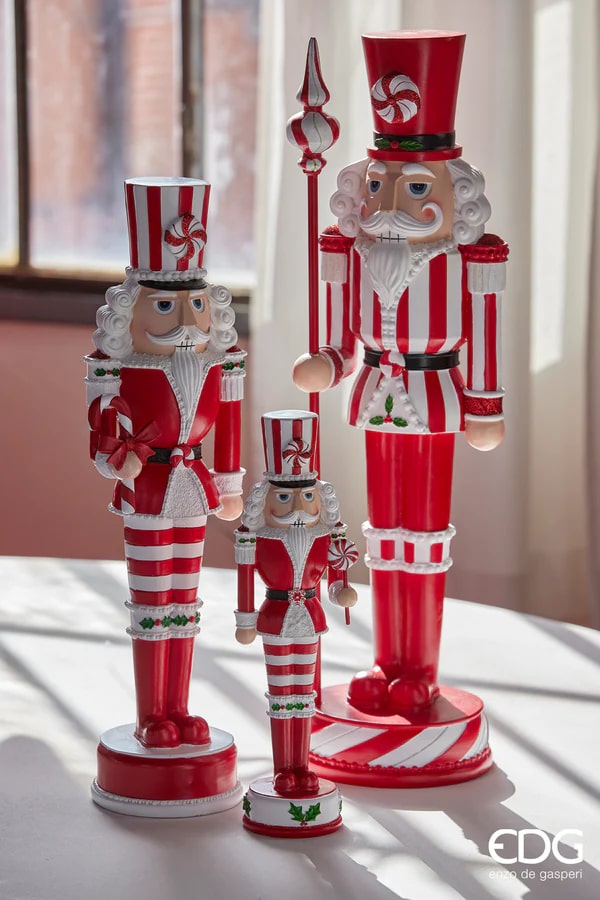 edg enzo de gasperi edg enzo de gasperi decoro soldatino di natale candy h 33 cm poliresina white red ean 8059824389022