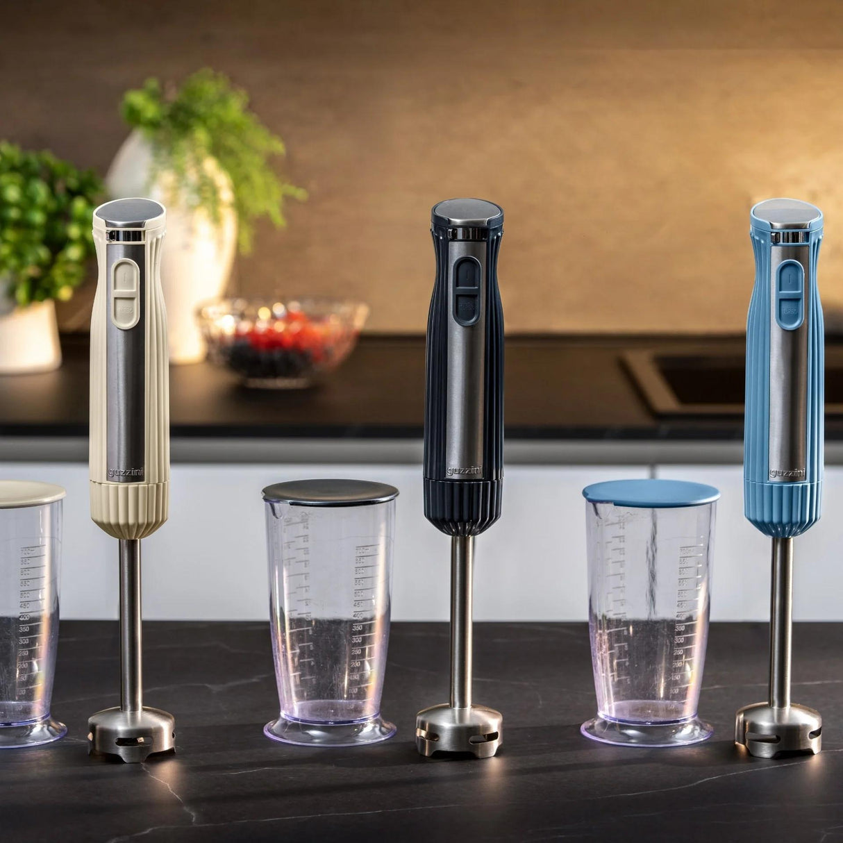 guzzini guzzini frullatore a immersione con bicchiere graduato e coperchio sous chef crema mixer design moderno per cucina ean 14840104