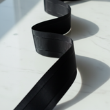 Confeziona con stile il nastro Arpimex Supreme Nero, 100% poliestere 40 mm × 20 mt. Perfetto per bomboniere e cerimonie. ean 8018318257025