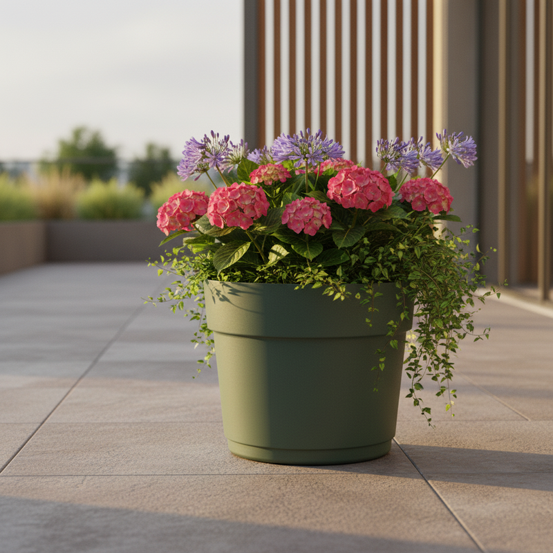 Vaso rotondo in plastica riciclata CO2-neutro per interno ed esterno. TeraPlast Bloom 38 Forest Verde, Ø 38 cm, –30°/+60°C, 100% riciclabile.-ean-8051560268128
