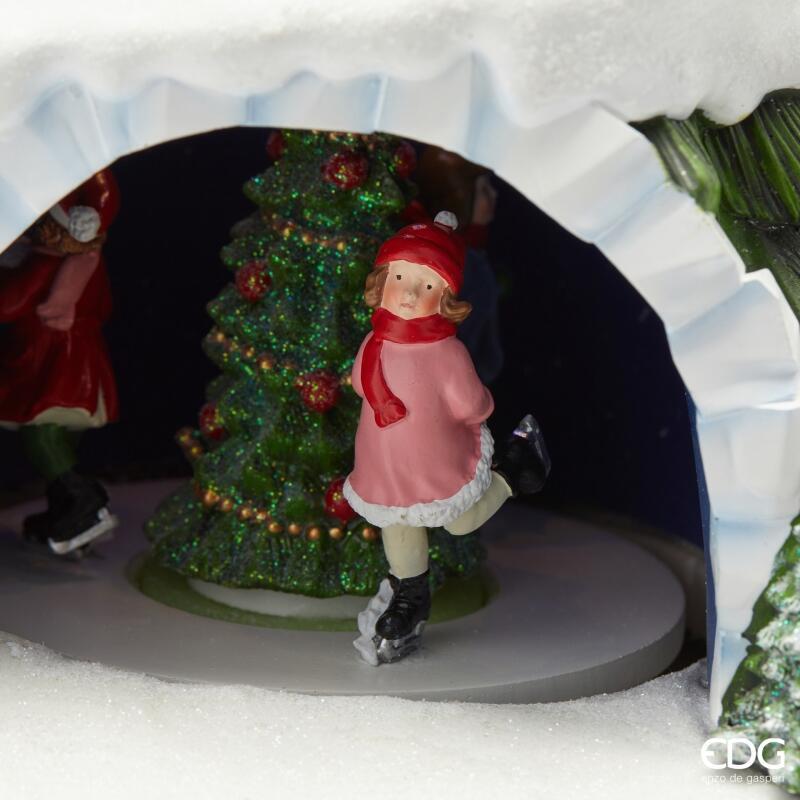 edg enzo de gasperi edg enzo de gasperi diorama pino natale h 46 cm d 31 cm musica movimento e led multicolor ean 8059824561886