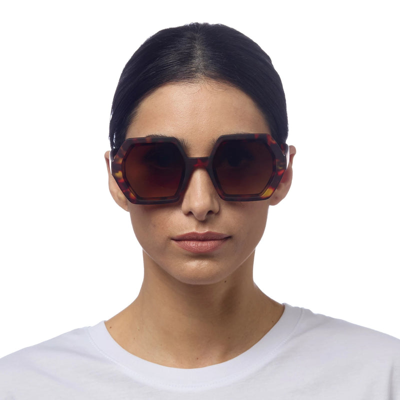 okkia okkia occhiale da sole premontato esagonale mod emma classic havana ean 8055773198029
