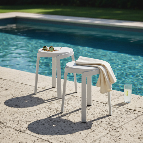 Scena 1 – Bordo piscina