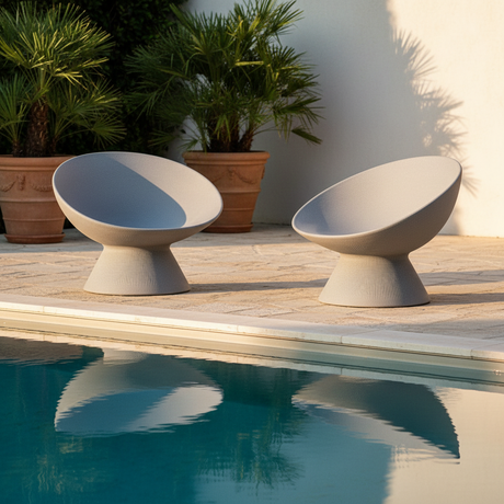 Scena 2 – Bordo piscina hotel